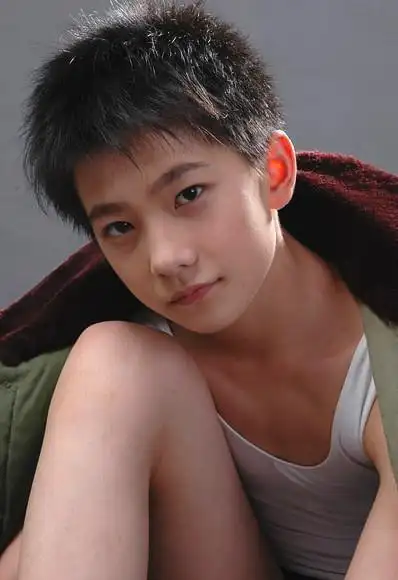 12岁杨洋军旅照曝光军艺校草根正苗红洗袜子诀窍很实用