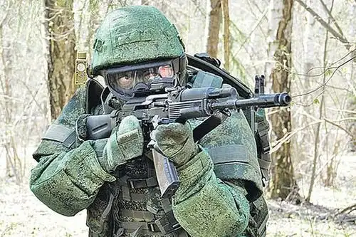 俄军战士单兵装具,"射手座"负责通信,变形金刚式的武器搭配