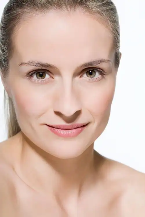 微笑的外国美女模特高清图片