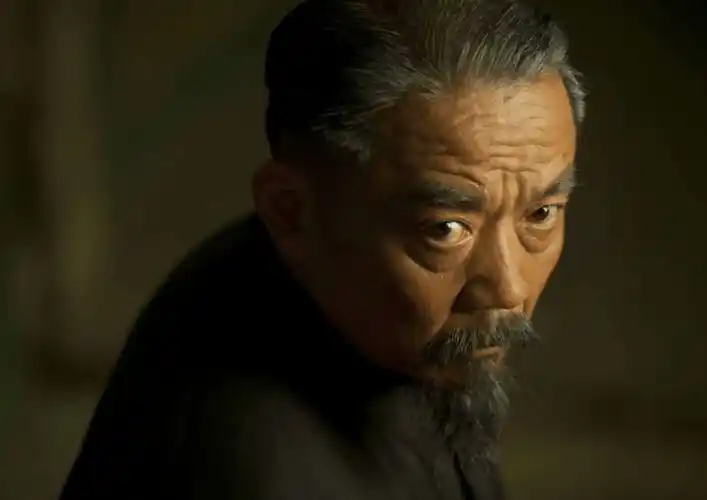 演员尚铁龙:16岁开始演老头年龄颜值限制不了戏路,68岁依旧发光_人生