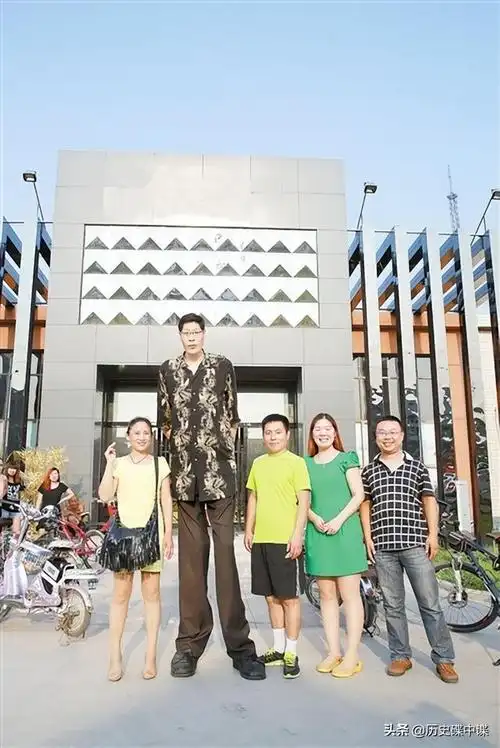 亚洲第一巨人张俊才身高竟达242米斩获世界纪录后生活如何