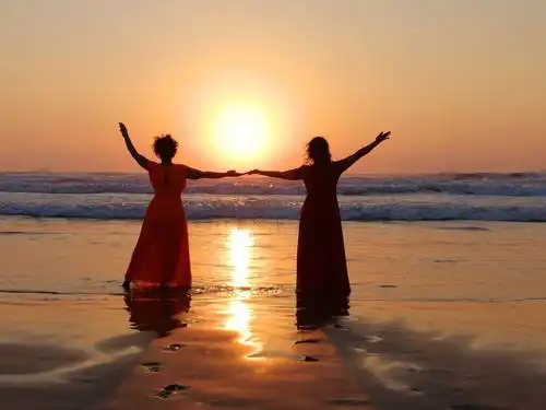 阳光,沙滩,友谊,加上一个美好的心情(副本)(副本)