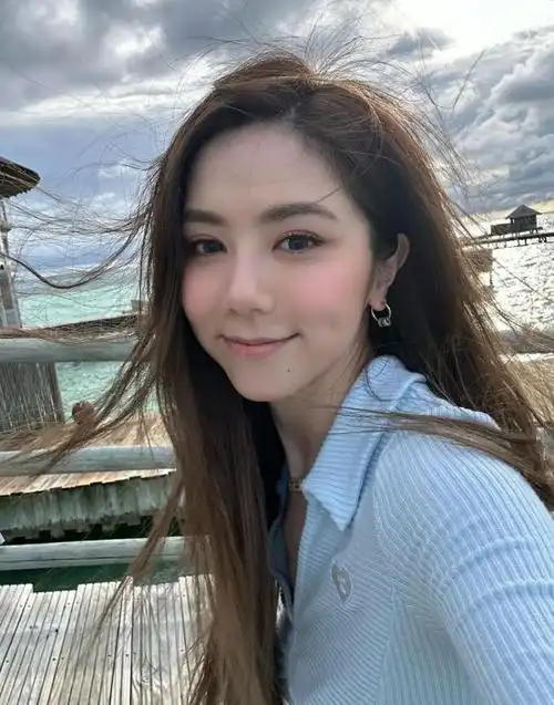 邓紫棋男友视角写真曝光身材惊人引网友关注