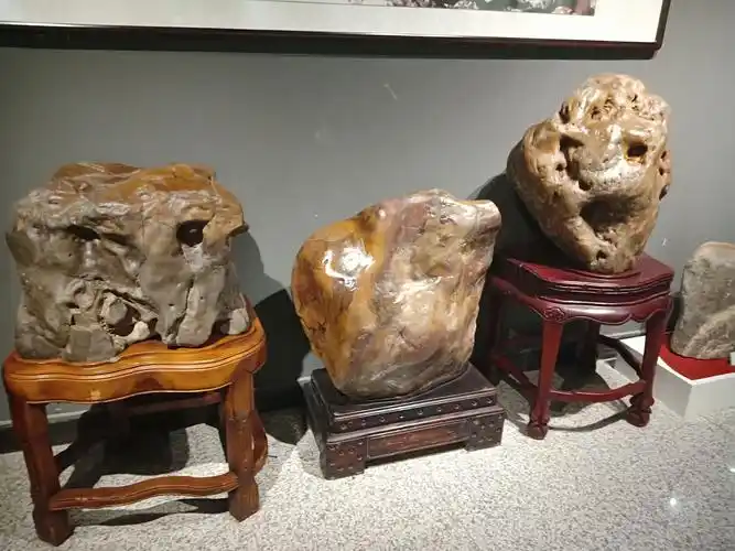 参观奇石博物馆