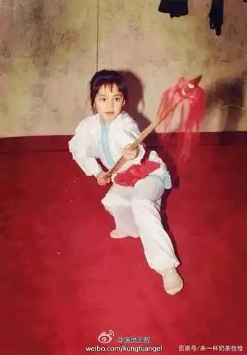 王丽坤小时候气质就很好呢