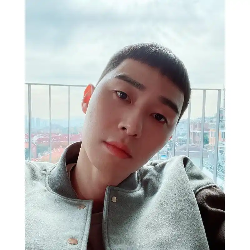 朴叙俊栗子头憨憨