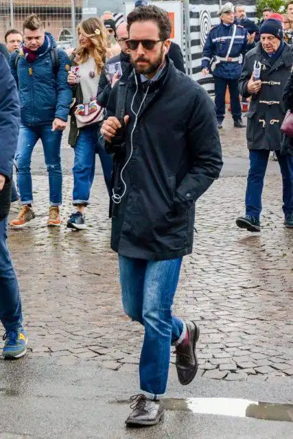 牛仔裤和皮鞋这样搭配,太绝了