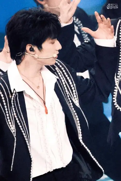 湖南卫视中秋之夜月耀星河 沉醉于双向奔赴的爱意@时代少年团-刘耀文