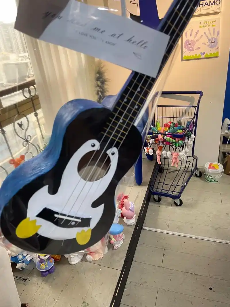 尤克里里diy 涂色绘画.#手工diy 最想留住的幸运#尤克 - 抖音