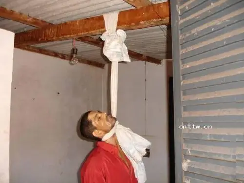 真实而恐怖的上吊现场实拍,慎入!