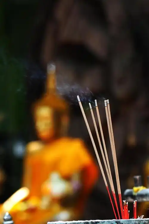 去寺庙里烧香拜佛真的有用吗?