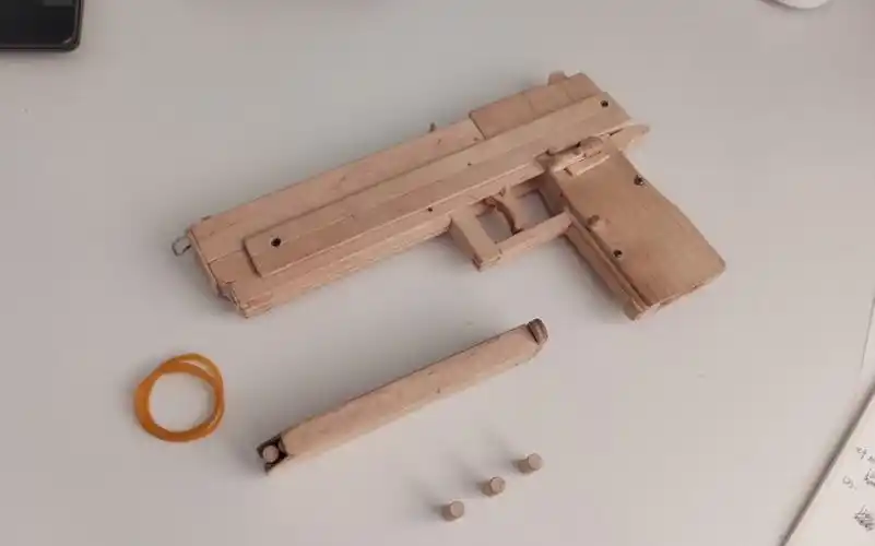 【如何用冰棍入狱】沙漠之鹰皮筋枪_哔哩哔哩 (゜-゜)つロ 干杯~-bili