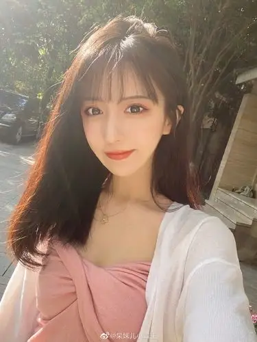 斗鱼吃鸡女主播呆妹儿小霸王个人写真福利套图