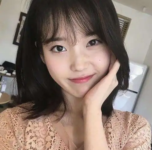 长相中等但很讨喜,天生的"素颜脸",身上都有这5个特点