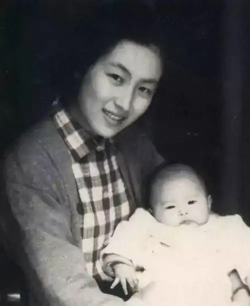 回顾朱曼芳大女儿是演员小女儿是画家对偏瘫丈夫不离不弃