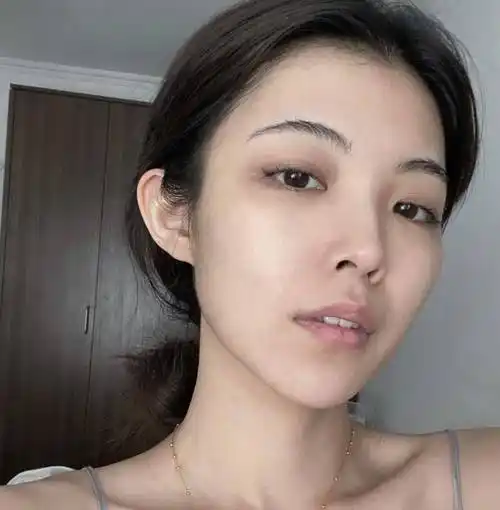 只要改变这几个地方,瞬间提升气质变年轻_化妆_脸型_发型