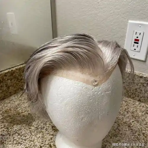 秃成这样都不放弃,难怪假发都选m型发际线的_头发_发型_额头