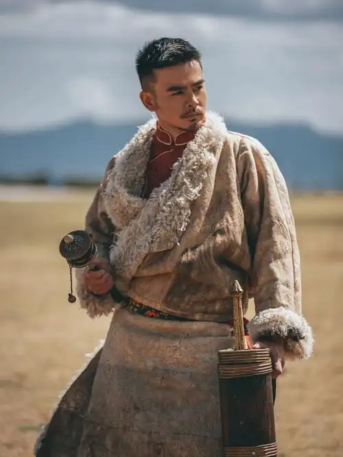 男士藏服扎西德勒
