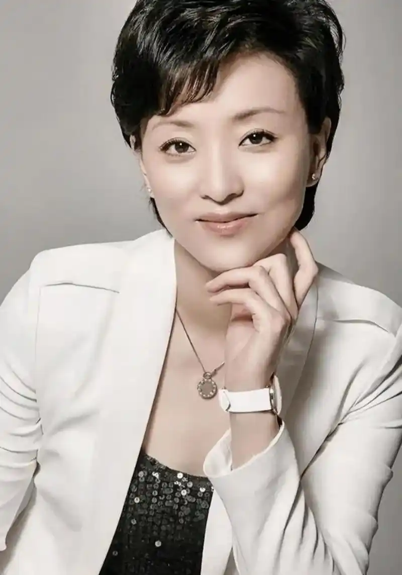 杨澜:"婚姻可以图男人有钱,有权,有潜力,千万别只图他对你好.