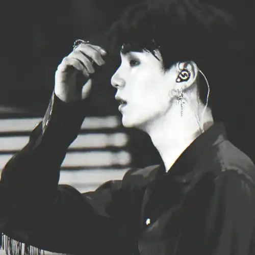 今晚是真滴正啊啊啊闵玧其头像>暴崽