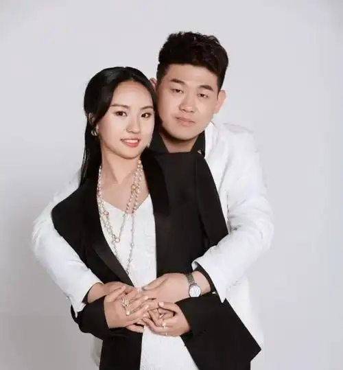 张晓和妻子李瑞晨