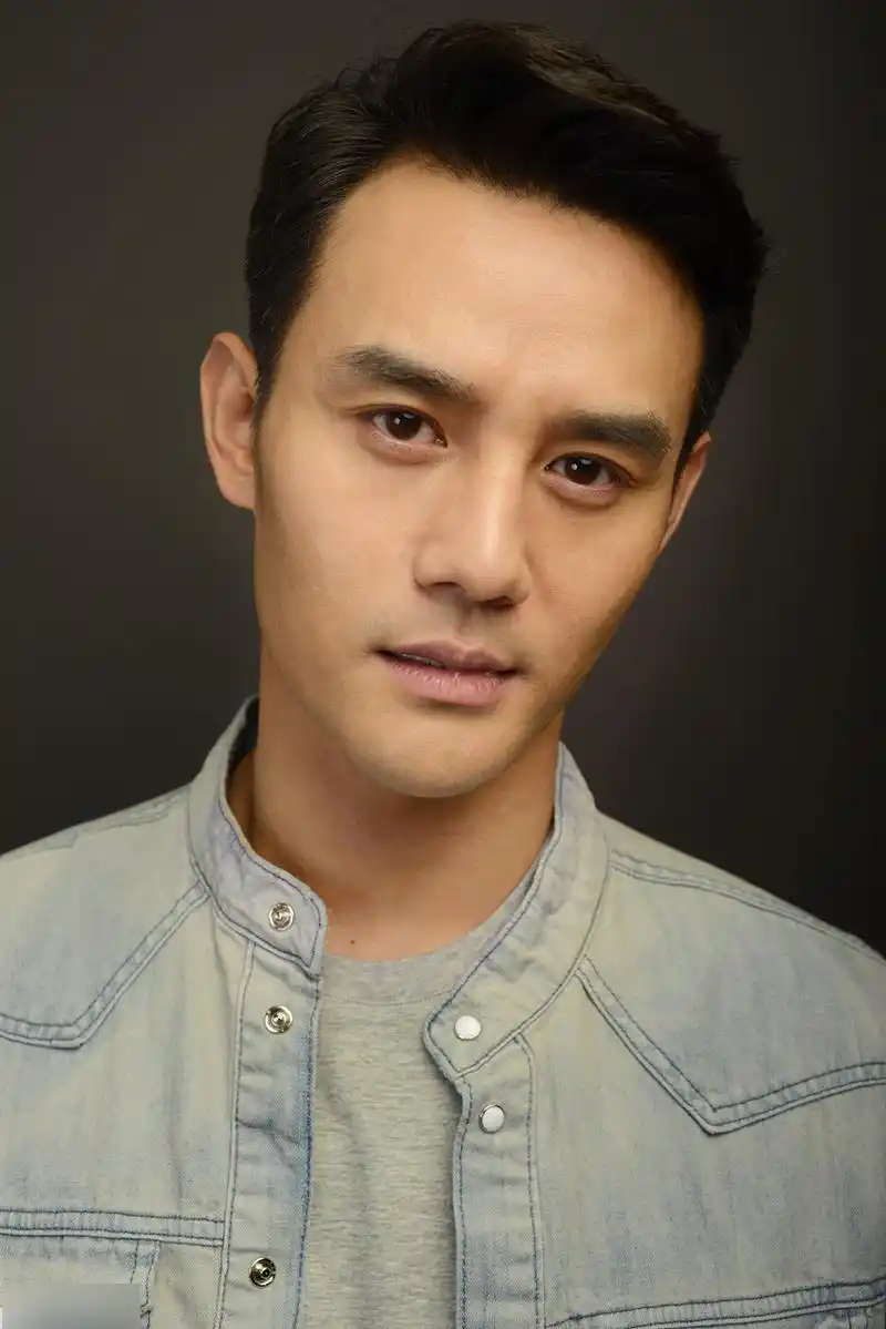 《他来了》王凯近照表情丰富 当心笑纹哦亲