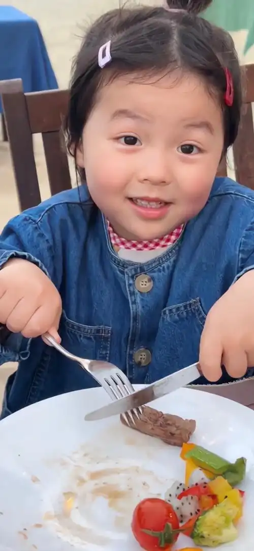 "很乐观又很悲观"#丸子妹壁纸 @sasa的丸子妹 - 抖音