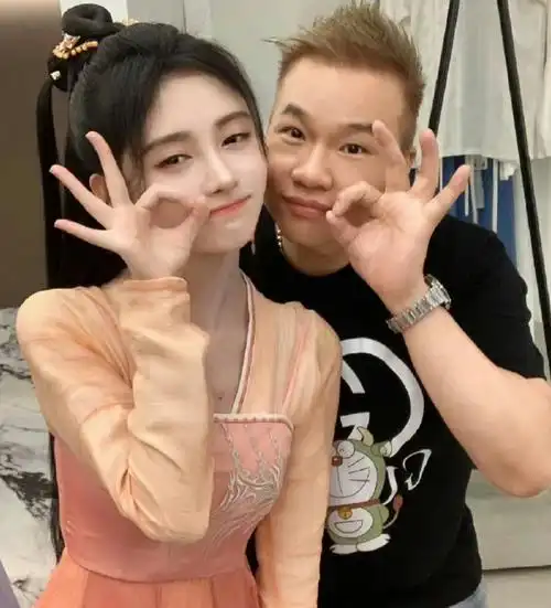 『記#鞠婧祎#@鞠婧祎』喜欢一些合照91专栏 · 东拼西凑的合集