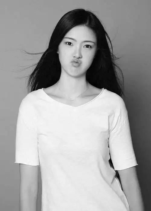 张常宁:女排第一美女,打沙排时实在有点丑,转回室内秒变女神