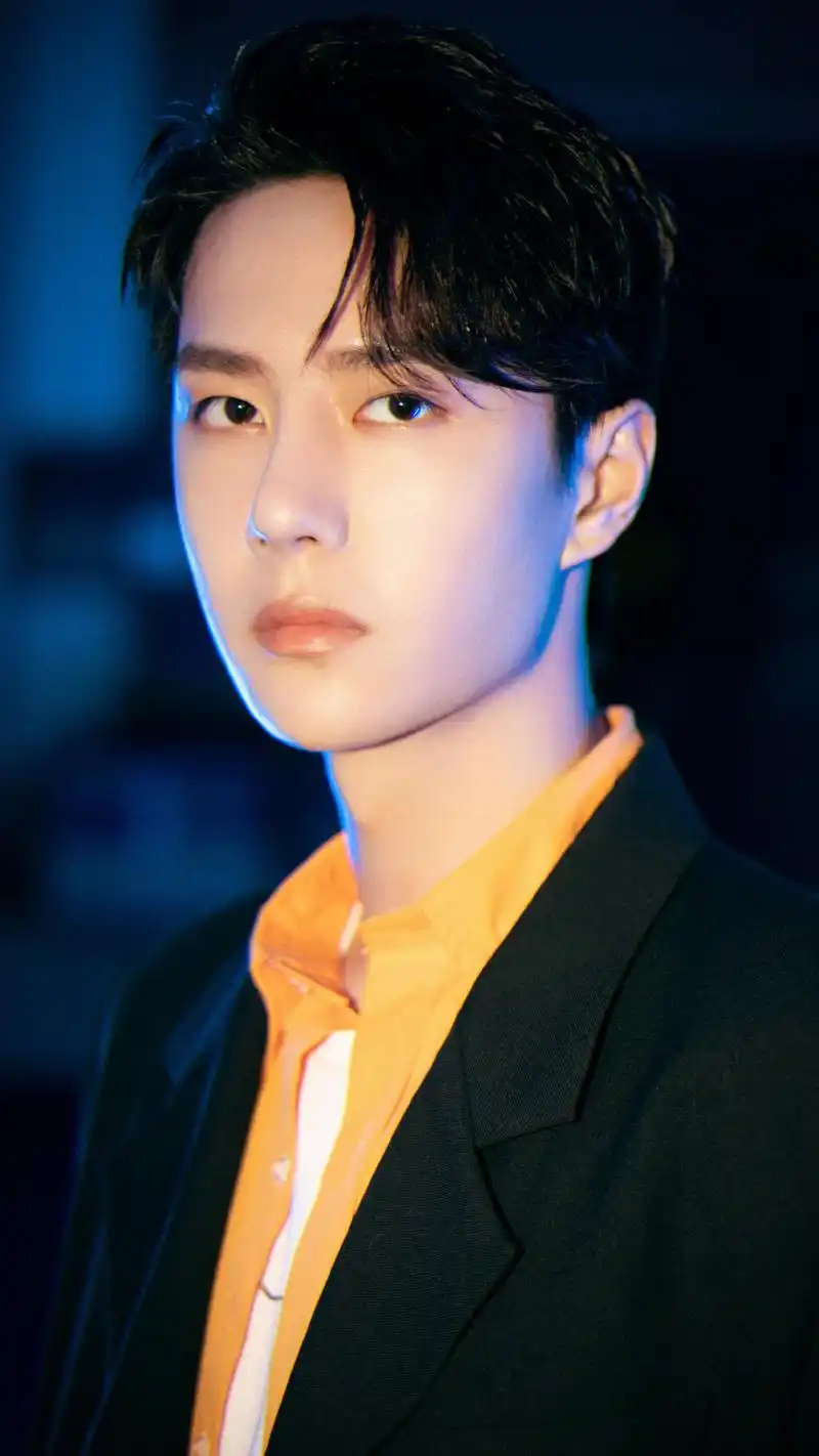 人气偶像王一博,实力舞者王一博,来看《这街3》的帅照吧