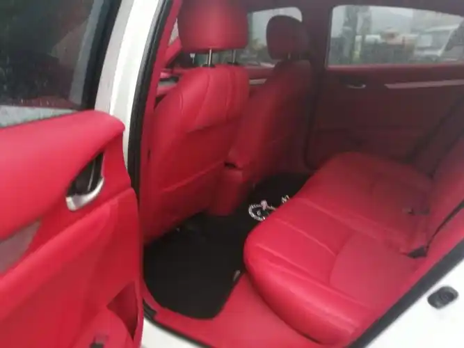 思域全车内饰改红色!520今天!是不是更讨异性喜欢!