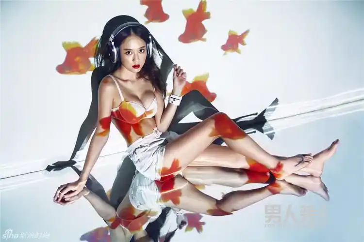 陈乔恩《男人装》性感蜕变 破尺度秀美胸蜂腰