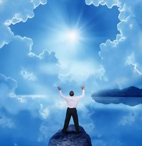 拥抱天空的动漫头像男生