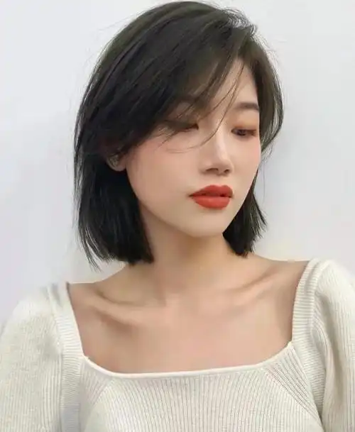 4550岁的女人过年烫什么发型减龄又好看