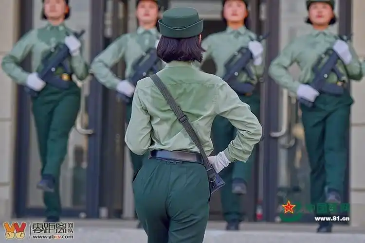 16秒看不够!受阅女兵超燃演练视频曝光,画面堪比特效