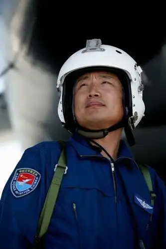 甲子盛典:空军六师长率空中梯队飞越天安门