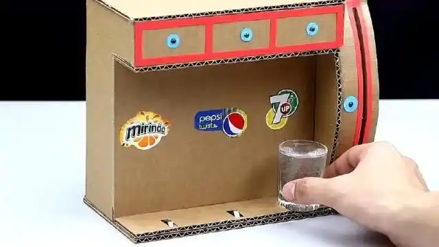 生活小技巧:达人手工之贩售机,"刷卡"就能出饮料,这手工太赞了