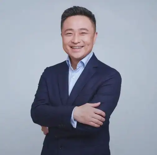 朗读者:陈磊厦门综合广播主持人作品与作者作品:《柔弱的人》安东·巴