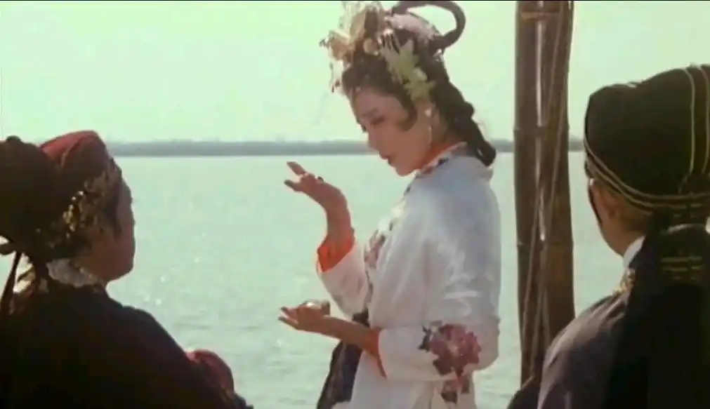 换个角度来看杜十娘怒沉百宝箱