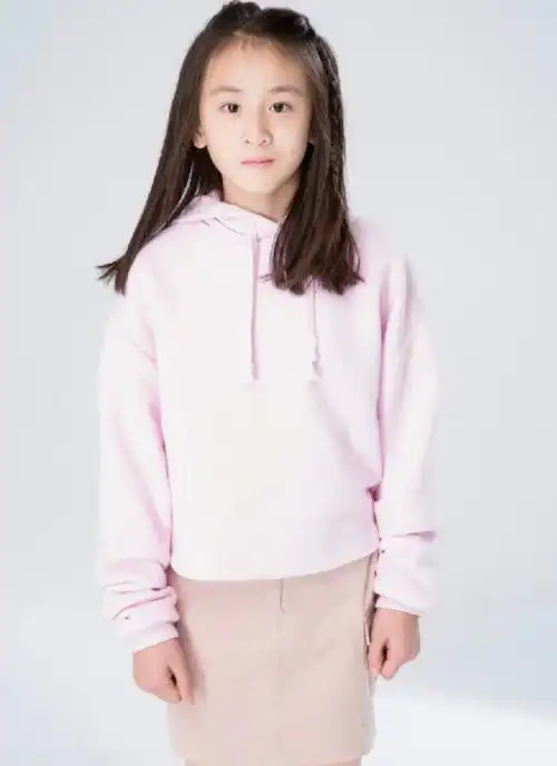 田亮11岁女儿偷偷长大,学会穿30cm短裙,这漫画腿让我酸了