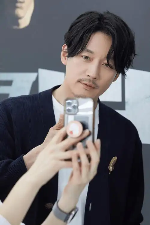 而在张赫与张娜拉合作爱情剧《明朗少女成功记》大火后,他又进入了