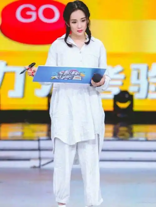 原创杨幂第一次上快本照片被疯传看到23岁颜值我粉了个啥