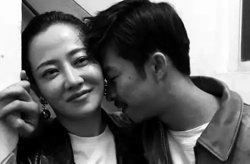 《延禧攻略》"高贵妃"谭卓获神秘男子接机,老公儿子首曝光?