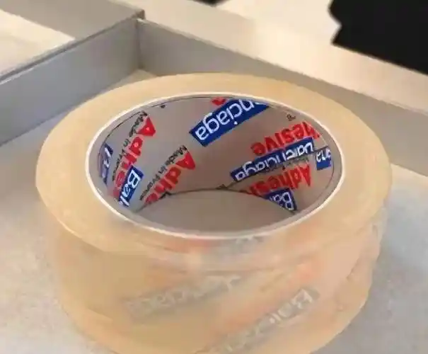 巴黎世家发布胶带手链售价23600元网红穿胶带装出席活动