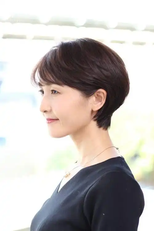 女人过了50岁,想换发型试试这几种,就算头发花白也很美|短发|脸型