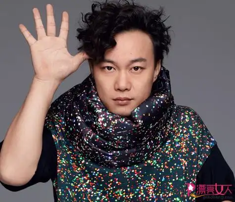 星动态:陈奕迅金曲奖夺五奖成赢家 容祖儿张敬轩夺四奖