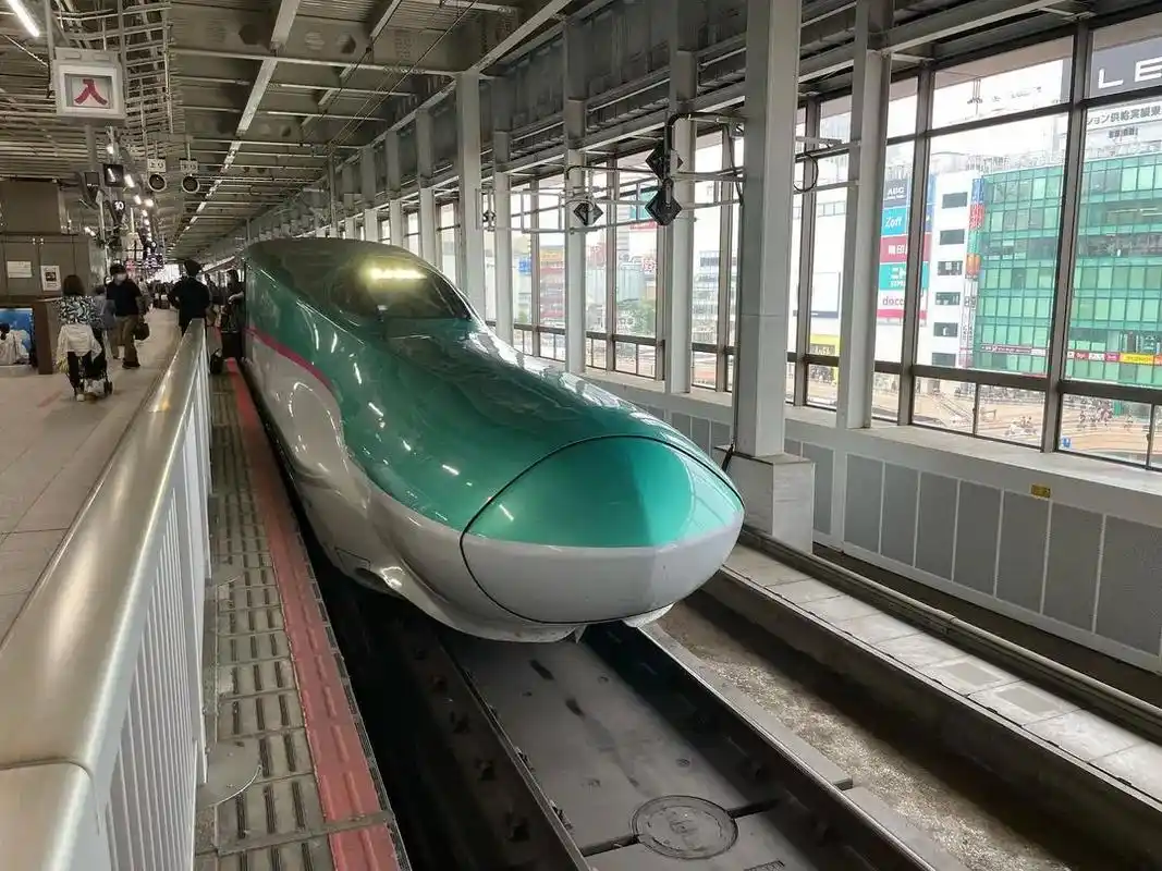 新干线e5系电力动车组.日立/川崎重工业制造,设计最高速度3 - 抖音