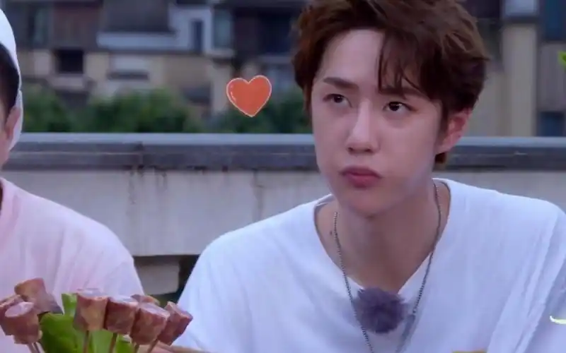 【王一博】巨下饭!大口吃东西又奶又可爱,真的看饿了!