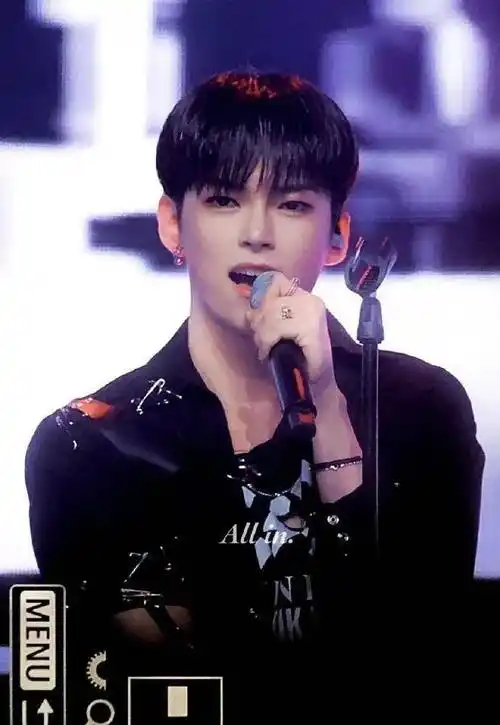 jisoo solo预告-hybe&sm&kakao-nct发文警告私生-成韩彬_投资_kakao