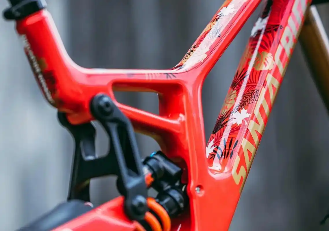 三条裤子 santa cruz v10cc 29er mix 红色火箭04 #山地车# #公路车